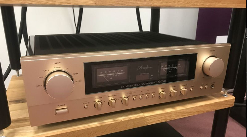 Amply Accuphase E270