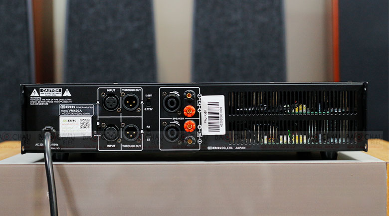 Mặt sau Cục đẩy công suất BIK VM 420A