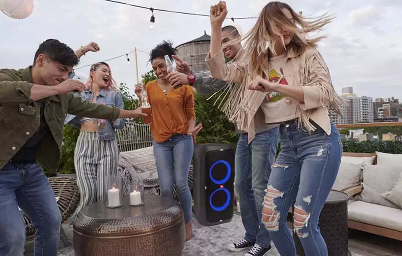 Loa JBL PartyBox 310 chơi nhạc cực hay