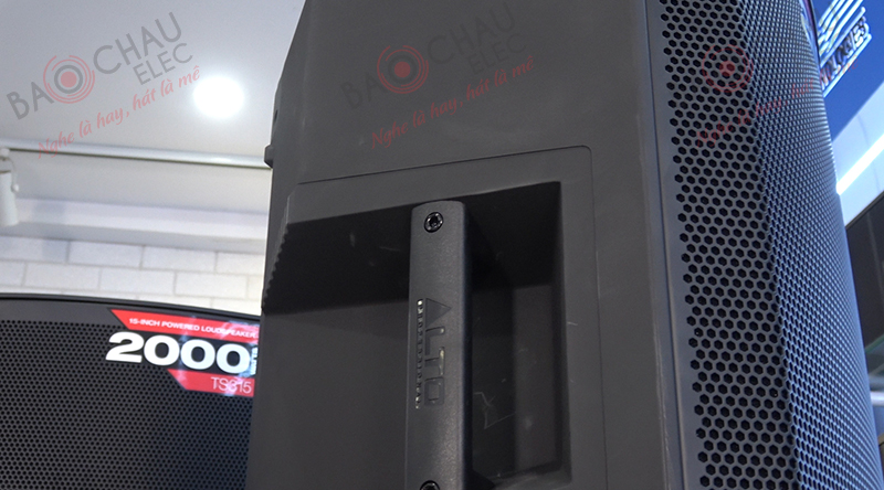 Trang bị tay cầm chắc chắc, dễ dàng vận chuyển cũng như lắp đặt