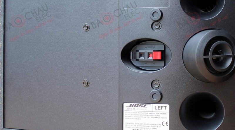 Cổng kết nối của loa Bose 301 Series V nằm ở mặt sau