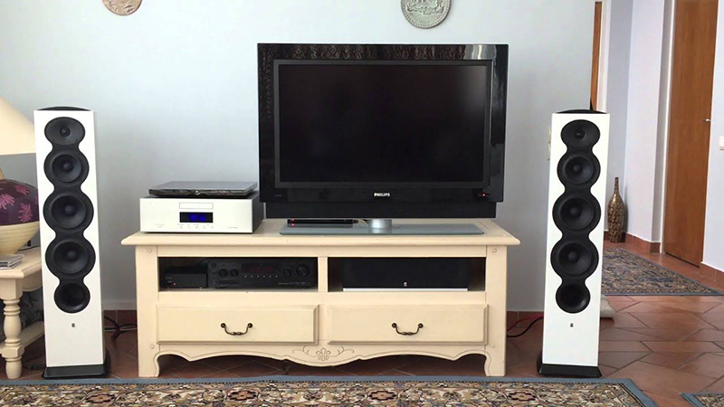 Loa Revel Performa F206