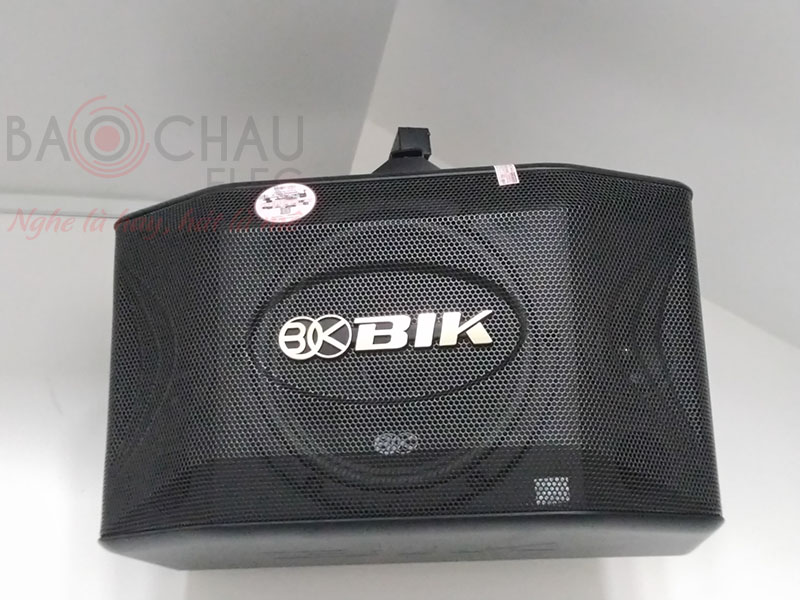 Cấu trúc 2 loa, 2 đường tiếng, hoạt động liên tục là 150W, công suất cực đại đạt 450W cho âm thanh mạnh mẽ, chất âm được lan tỏa đều