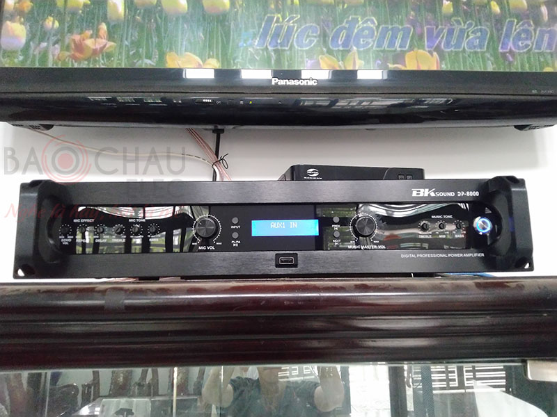 Đẩy liền vang kèm micro không dây BKsound DP8000 - thiết bị 3 trong 1, nhỏ gọn, tiện lợi, dễ sử dụng, phù hợp với nhiều không gian giải trí khác nhau cho phòng từ 20 - 30m2