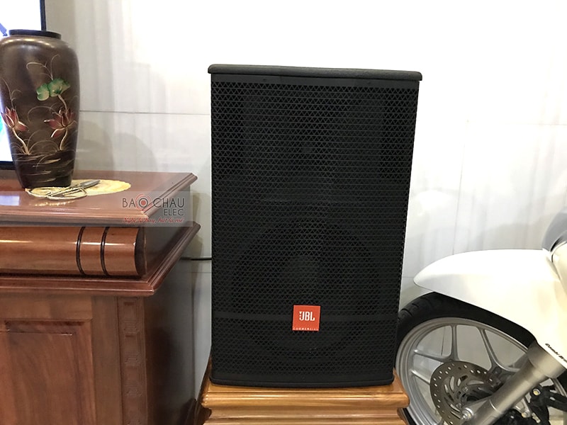Hệ thống 2 đường tiếng, cấu tạo từ 2 củ loa, trong đó củ bass 30cm, hoạt động ở mức công suất liên tục 350W, cho tiếng chắc và lực, sử dụng để karaoke và nghe nhạc đều hay