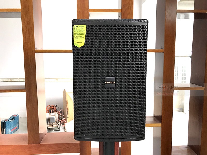 Loa Domus DP6100 thương hiệu Nhật, thiết kế hiện đại, chuyên dụng cho nhu cầu hát karaoke và nghe nhạc trong không gian khoảng 15 - 20m2