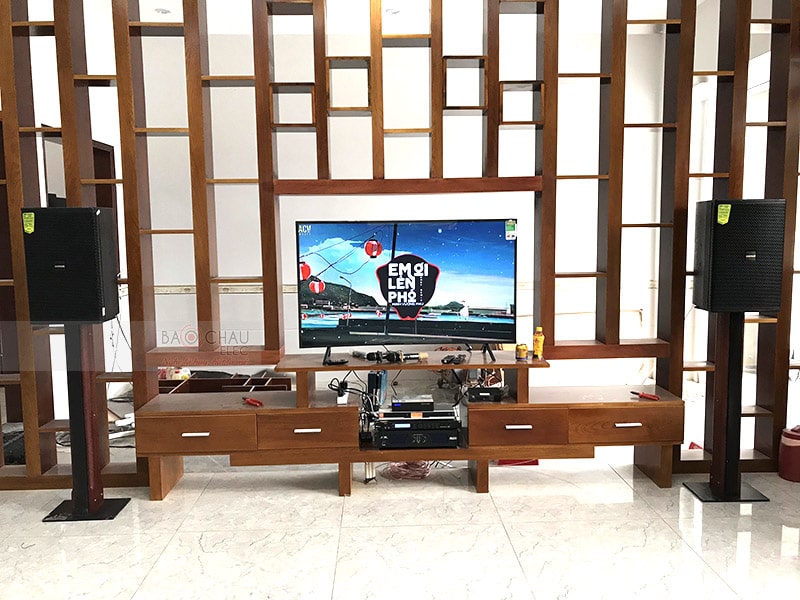 Tổng thể bộ dàn của gia đình chị Hoa hát karaoke, nghe nhạc cực hay