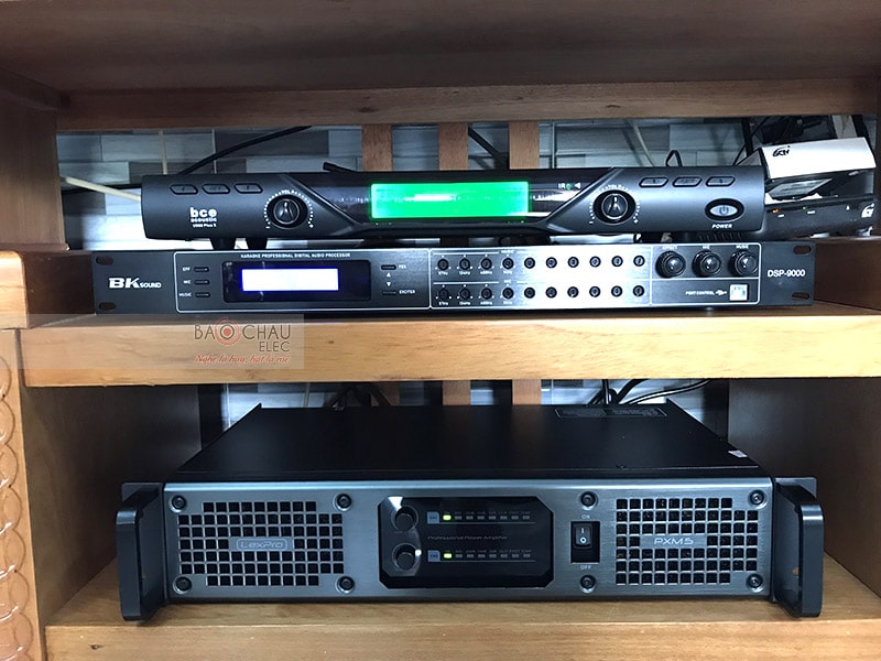 Cục đẩy SAE Lexpro PXM5 kết hợp cùng vang số chỉnh cơ BK sound DSP9000 đóng vai trò khuếch đại và xử lý tín hiệu với khả năng chống hú rít cực tốt, cho âm thanh ra loa cực kì chất lượng