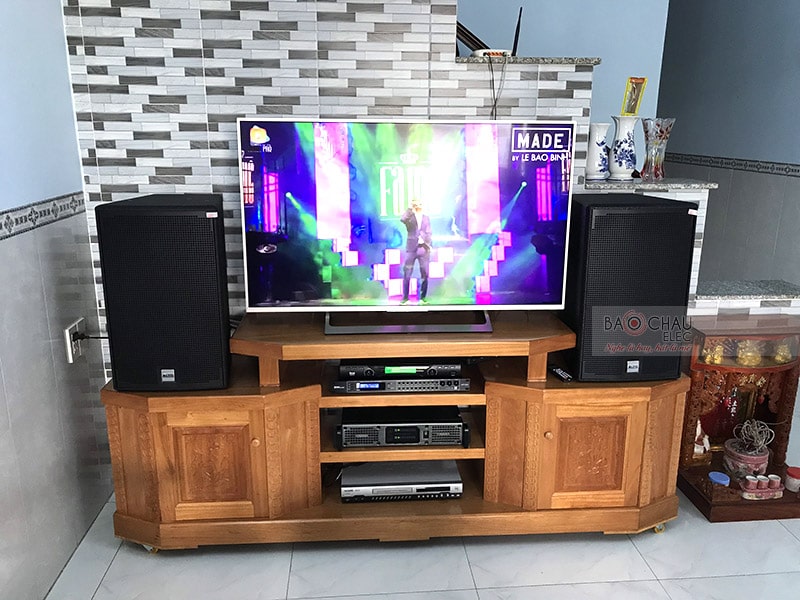 Tổng thể bộ dàn của gia đình chị Thơm hát karaoke, nghe nhạc hay
