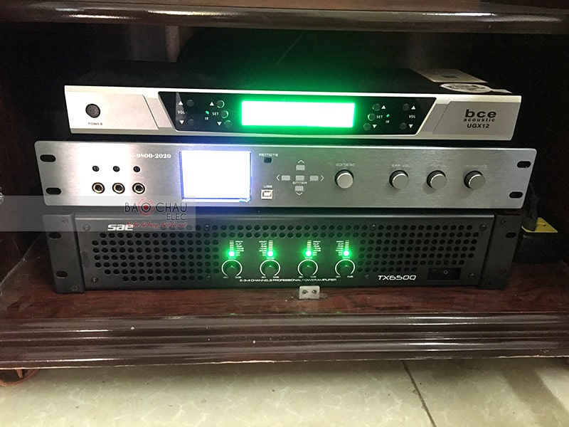 Cục đẩy 4 kênh SAE TX650Q kết hợp cùng vang số AAP K9800 New 2020 đóng vai trò khuếch đại và xử lý âm thanh ra loa cực hay, hạn chế tối đa tình trạng méo, vỡ tiếng, chống hú rít cực tốt