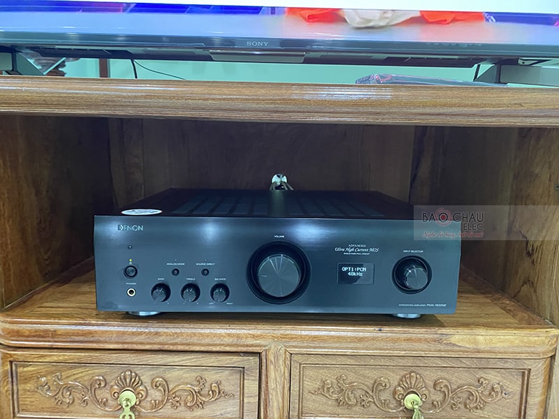 Amply Denon PMA 1600NE được trang bị thuật toán xử lý kiểu mới AL32 có khả năng tái tạo các nguồn nhạc chất lượng cao PCM 384kHz/ 32bit. Thiết kế gồm 2 kênh với công suất 140W/ CH nên dễ dàng kéo được các cặp loa nghe nhạc trên thị trường, cho âm thanh cực hay