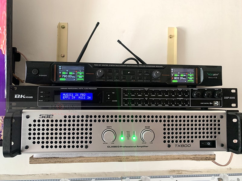 Cục đẩy SAE TX800 kết hợp với vang số chỉnh cơ BKSound DSP-9000 giữ nhiệm vụ khuếch đại và xử lý âm thanh cực hay