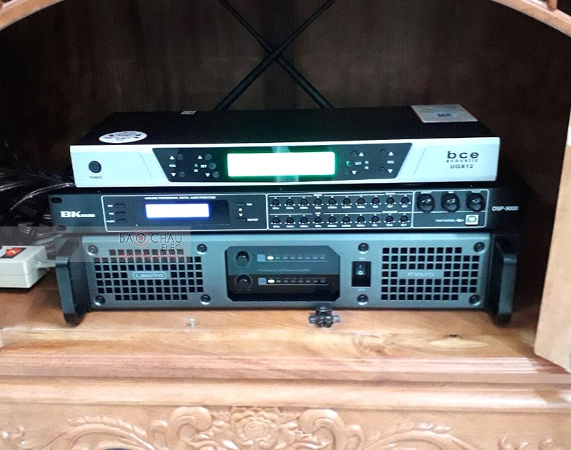 Cục đẩy SAE Lexpro PXM5 kết hợp với vang số chỉnh cơ BK sound DSP9000 giữ nhiệm vụ xử lý và khuêch đại tín hiệu ra loa, cho âm thanh sống động, chân thực, hạn chế tối đa những tạp âm, méo tiếng