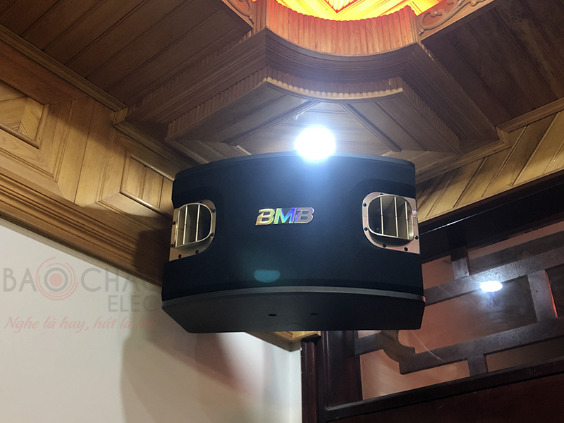 Bộ dàn này sử dụng thêm cặp loa BMB CSV 900(SE) xuất xứ Nhật Bản, mang phong cách thiết kế độc đáo, kiểu dáng sang trọng giúp nâng cao thêm tính thẩm mỹ cho không gian giải trí