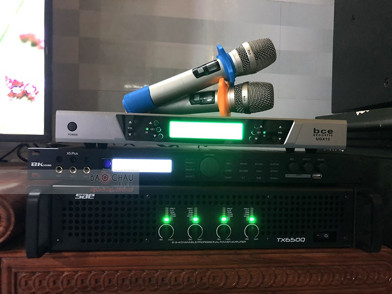 Cục đẩy SAE TX650Q kết hợp cùng vang số BK sound X5 Plus giữ nhiệm vụ xử lý và khuếch đại âm thanh ra loa cực hay