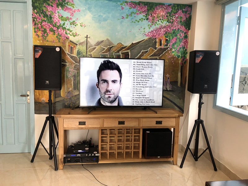Tổng thể dàn karaoke của gia đình anh Thành sau khi được đội ngũ kỹ thuật viên của Bảo Châu Elec lắp đặt