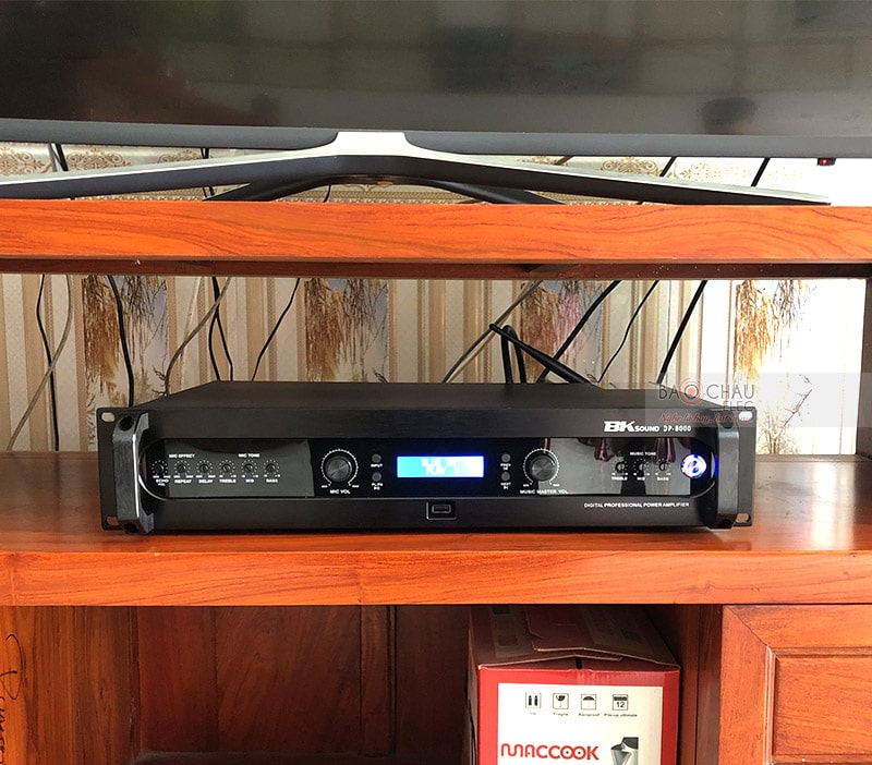 Đẩy liền vang kèm micro không dây BKsound DP8000 – thiết bị 3 trong 1 với khả năng khuếch đại, xử lý tín hiệu và hát karaoke cực hay.