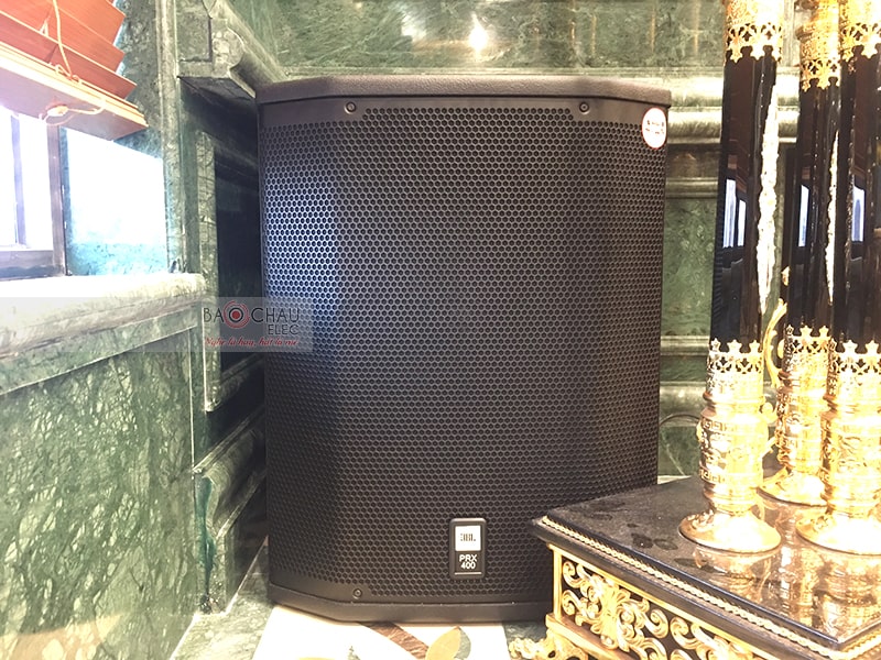 Loa sub JBL PRX 418S sở hữu củ bass 50cm, hoạt động ở mức công suất 3200W giúp tạo nên âm trầm căng đầy, uy lực, sạch tiếng