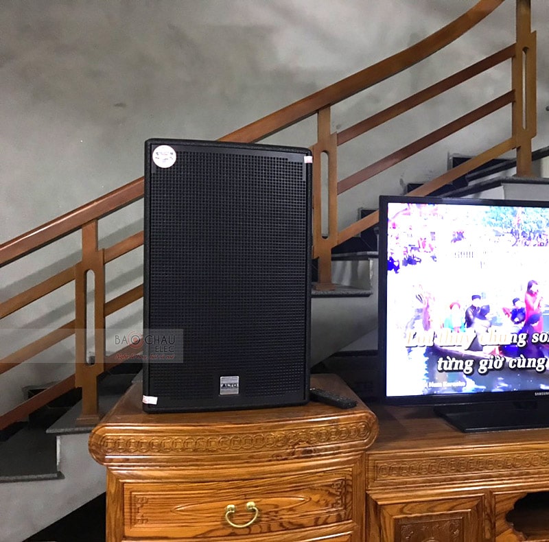 Loa Alto AT2000 sở hữu thiết kế hiện đại, bề mặt phù tone đen tuyền nên dễ dàng hòa hợp vào mọi không gian giải trí