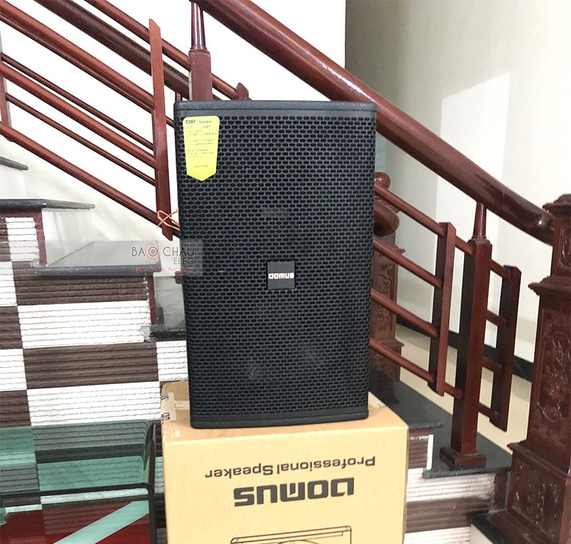 Được cấu tạo từ 2 củ loa, trong đó có 1 loa bass 30cm và 1 loa treble 3.3cm, hoạt động ở mức công suất 400/ 1400W giúp Domus DP6120 tái tạo 2 đường tiếng riêng biệt với âm trầm uy lực, âm cao trong sáng