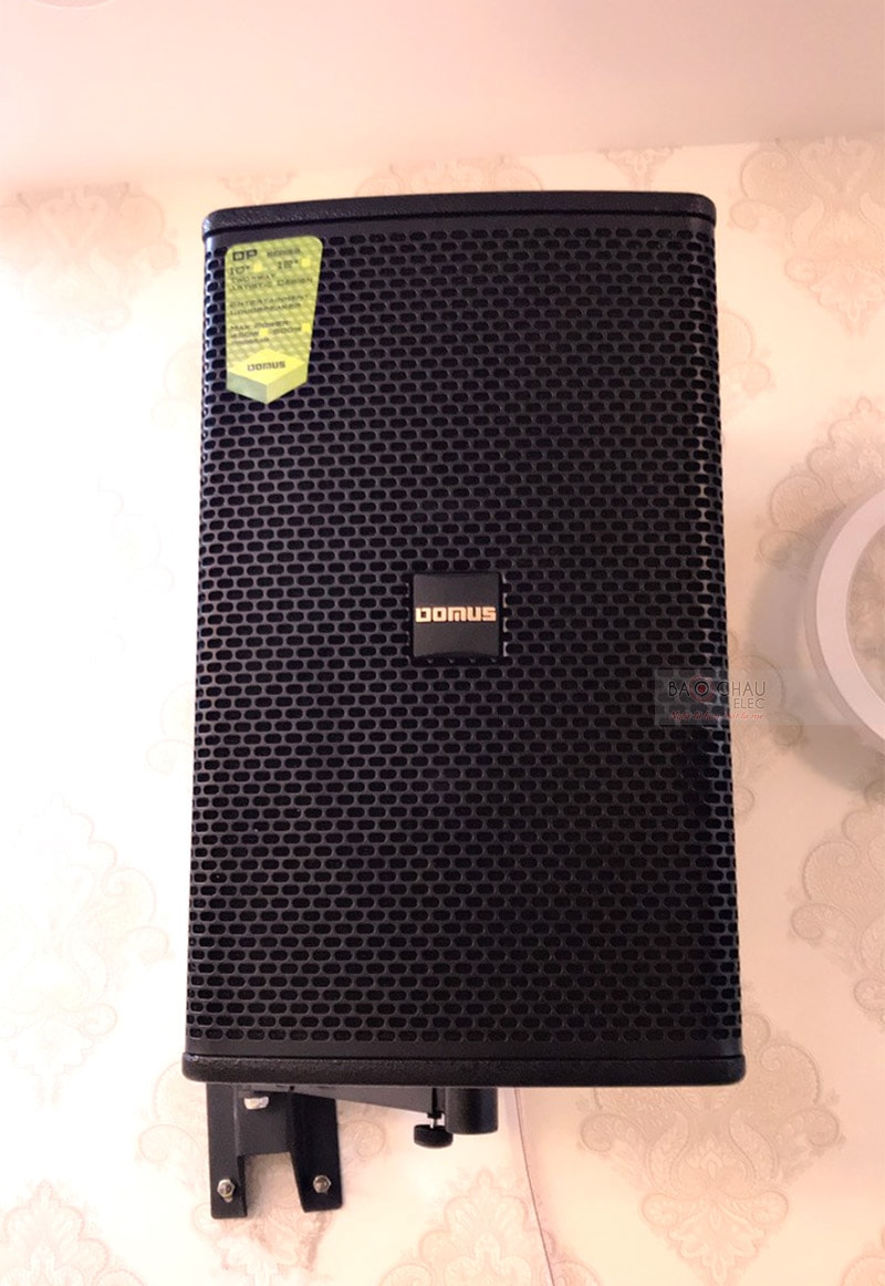 Loa karaoke Domus DP6100 thương hiệu Nhật, được sản xuất trên dây chuyền công nghệ hiện đại với nguồn linh kiện cao cấp, mang đến những ưu điểm nổi trội cả về hình thức lẫn tính năng