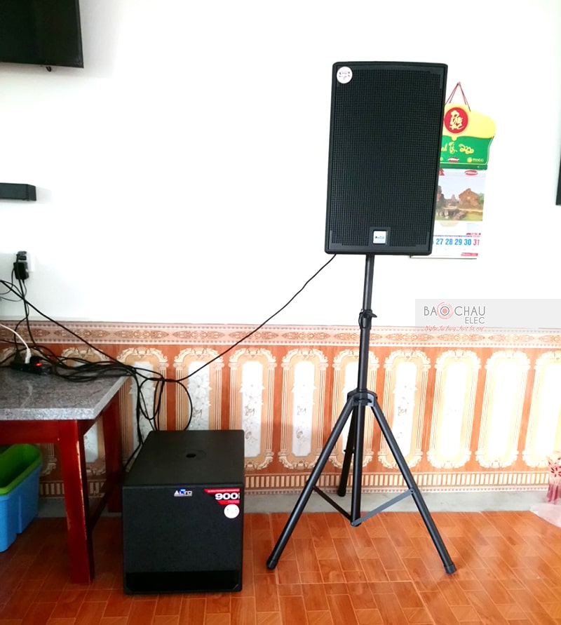Cấu trúc 2 đường tiếng, được tạo nên từ 2 củ loa, hoạt động ở mức công suất 400/ 800W giúp tái tạo âm thanh đầy đủ ở tất cả các dải tần cao, trung, trầm và xử lý một cách hoàn hảo