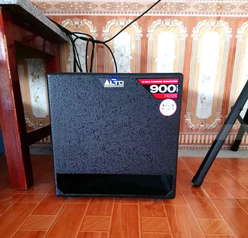 Loa sub Alto TX212S được trang bị củ bass 30cm với cuộn âm 6.35cm, màng loa chế tác từ chất liệu cao cấp cho âm thanh đầy đặn và bền bỉ suốt thời gian dài. Mạch Class D cho công suất 450/ 900W cho âm thanh đầu ra được mạnh mẽ, sống động