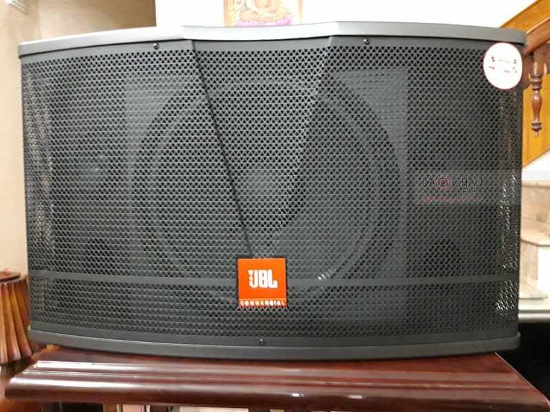 Loa JBL CV1252T được thiết kế đẹp mắt, có độ bền cùng kích thước trọng lượng không gây khó khăn cho người dùng khi lắp đặt, bố trí