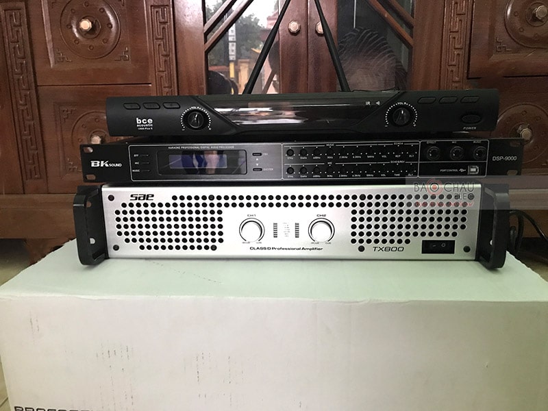 Cục đẩy SAE TX800 kết hợp cùng vang số chỉnh cơ BKsound DSP9000 xử lý và khuếch đại tín hiệu âm thanh ra loa cực hay, hạn chế tối đa tình trạng hú rít hoặc tạp âm, méo tiếng