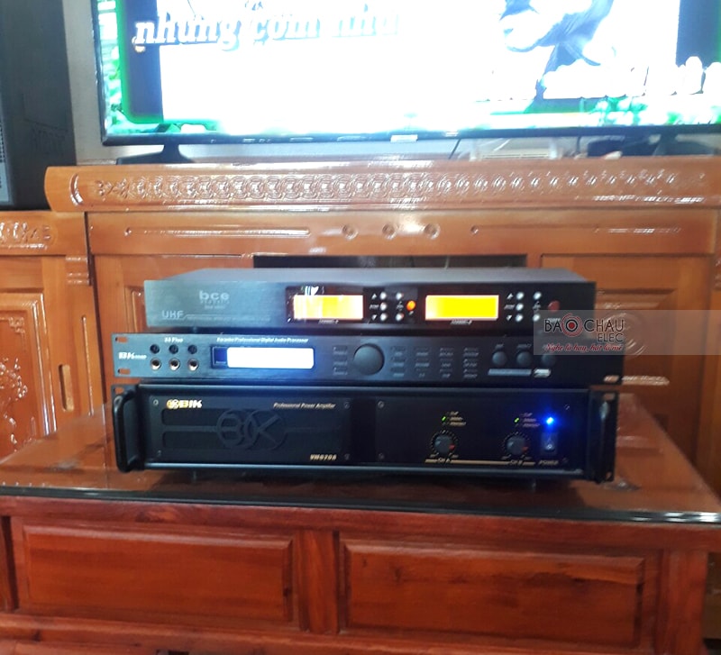 Cục đẩy 2 kênh BIK VM 620A kết hợp cùng vang số BKSound X5 Plus giúp xử lý và khuếch đại âm thanh ra loa cực hay, hạn chế tối đa tình trạng hú rít, tạp âm
