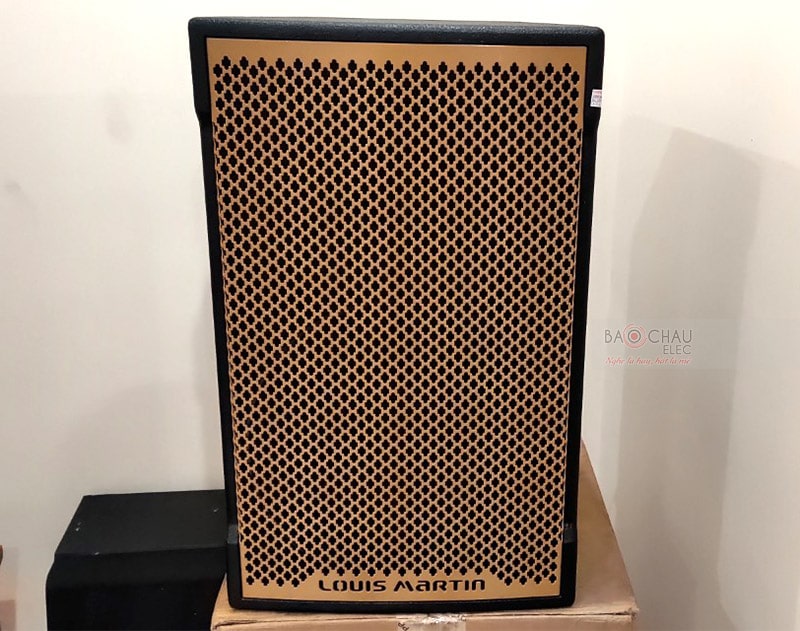 Là hệ thống 2 đường tiếng, sử dụng bass 30cm, hoạt động ở mức công suất 500/ 100W đem đến cảm xúc thăng hoa thật sự cho người hát với âm sắc sâu rộng, trong trẻo