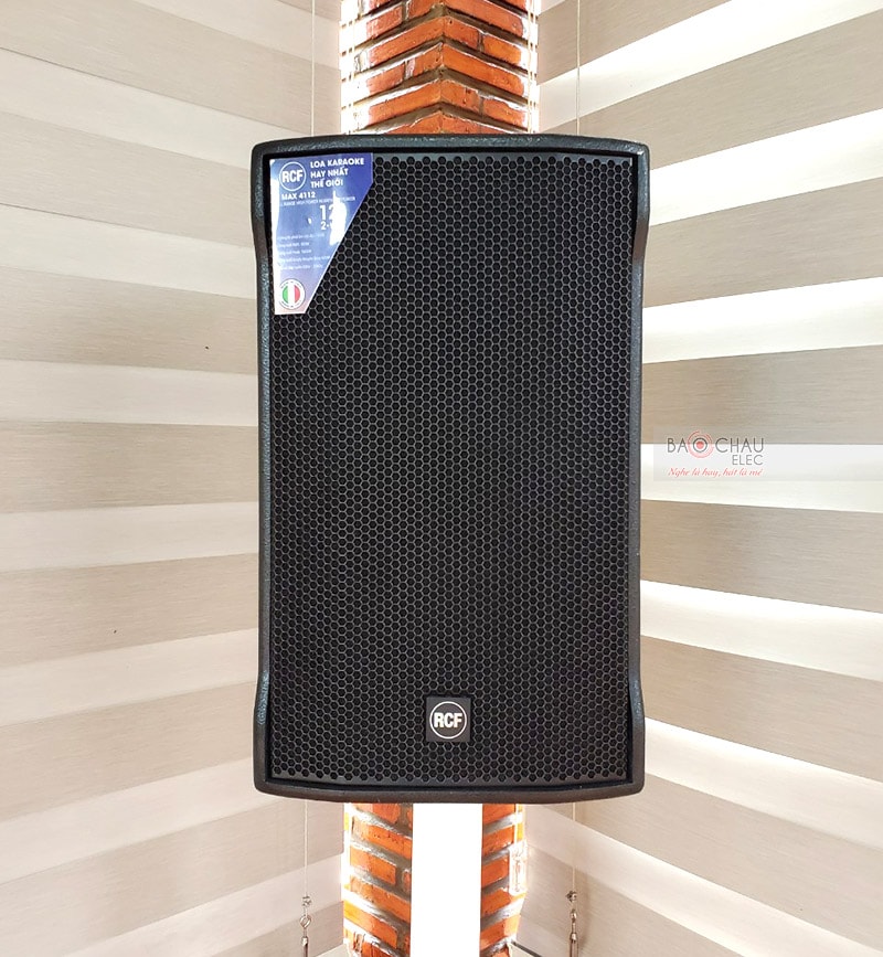 Cấu trúc 2 loa, 2 đường tiếng, hoạt động ở mức công suất liên tục 400/ 1600W, loa cho tiếng chắc và mạnh mẽ, âm thanh hay chưa dòng loa nào hiện nay có thể so sánh được