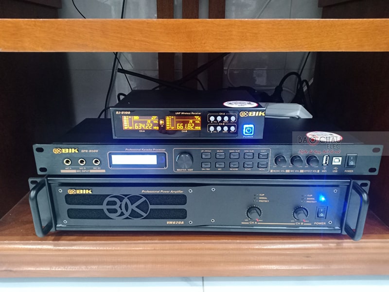 Cục đẩy 2 kênh BIK VM 620A kết hợp với vang số BIK BPR-8500 đóng vai trò chống hú rít, khuếch đại và xử lý âm thanh ra loa cực hay