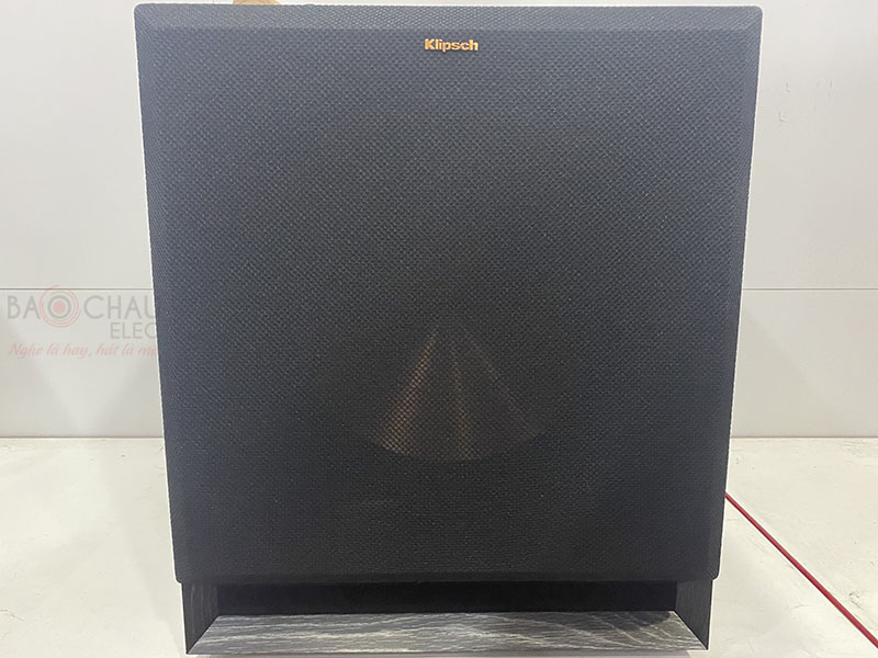 Sub điện Klipsch SPL120 được trang bị củ bass 30cm, mạch khuếch đại Class D với công suất 300/ 600W, âm trầm đầu ra sâu chắc, uy lực