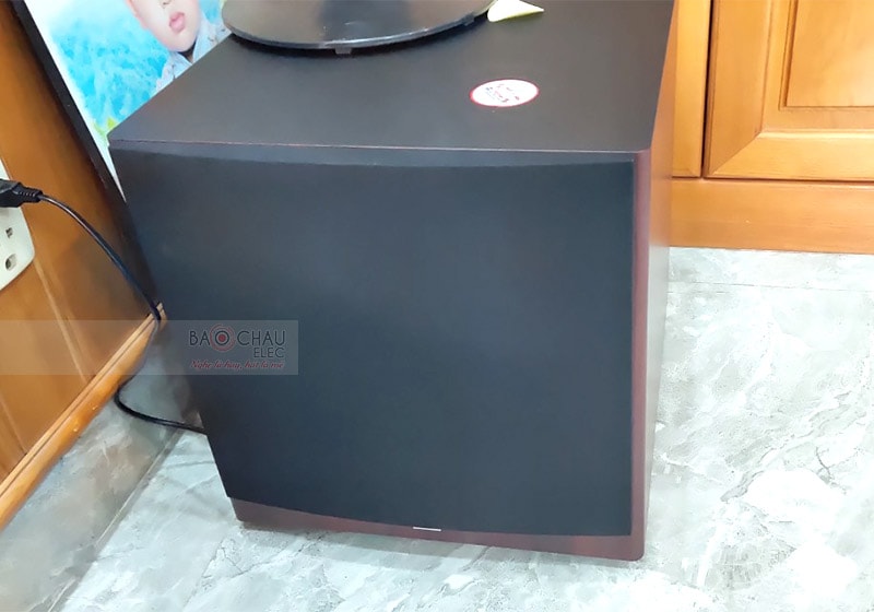 Sub điện JBL STAGE A120P thương hiệu Mỹ, sở hữu củ bass 30cm, hoạt động ở mức công suất 250/ 500W, sử dụng cho hát karaoke, nghe nhạc, xem phim với không gian rộng khoảng 20 - 30m2