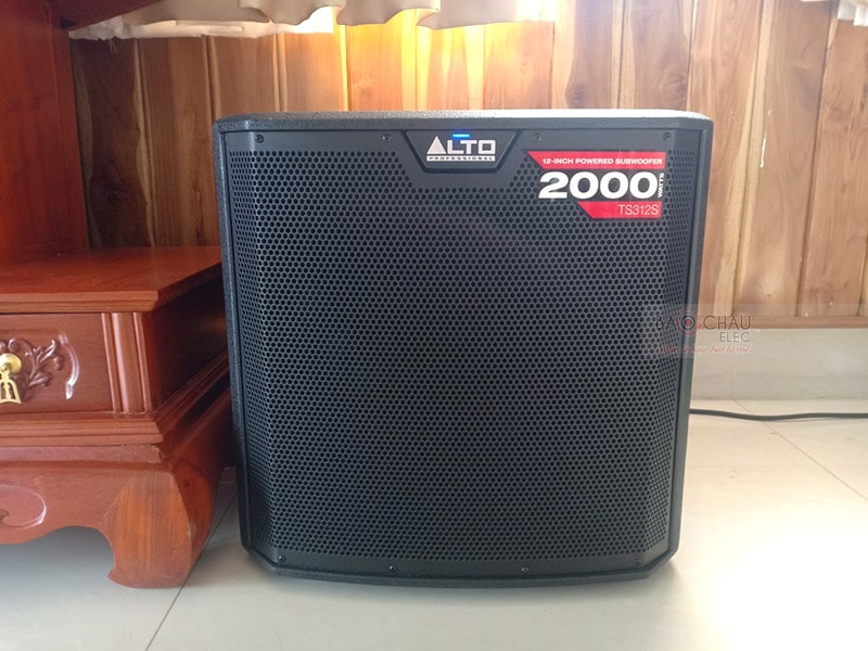 Loa sub điện Alto TS312S thương hiệu Mỹ, trang bị củ bass 30cm với cuộn âm 7.6cm sẽ tái tạo âm trầm cực chắc khỏe