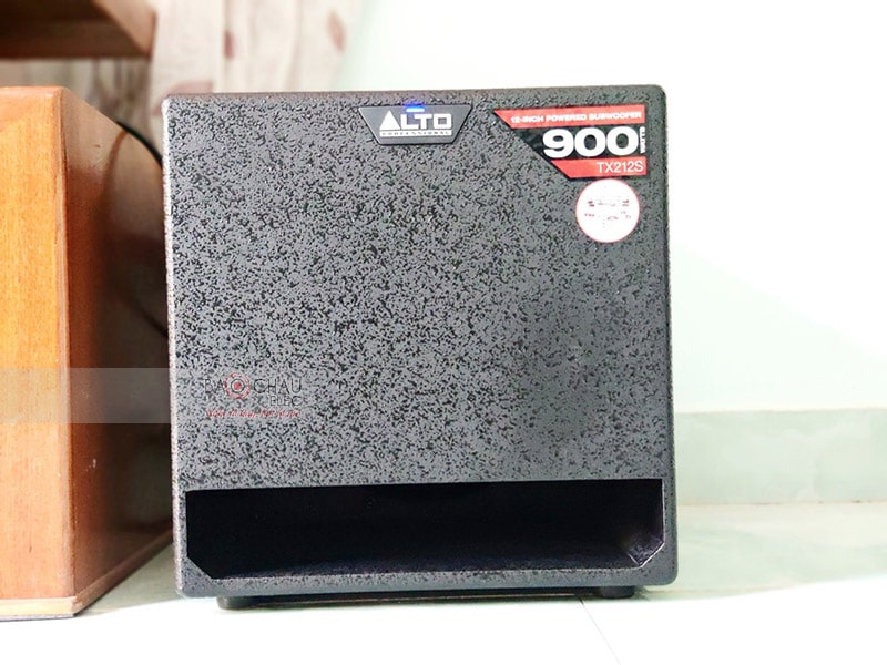 Sub điện Alto TX212S sử dụng củ bass 30cm với cuộn âm 6.35cm, tích hợp mạch khuếch đại Class D hiệu suất cao, tiết kiệm điện năng với công suất liên tục 450/ 900W cho ra âm trầm cực kỳ uy lực nhưng cũng không thiếu đi sự mềm mại