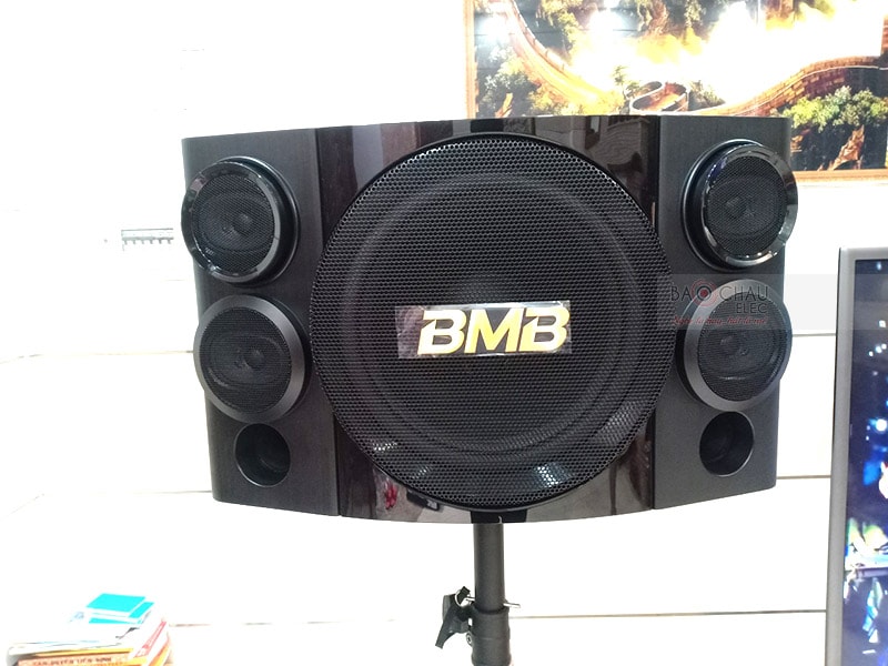 Loa karaoke BMB CSE312(SE) được sản xuất trên dây chuyền công nghệ hiện đại với nguồn linh kiện cao cấp, quy trình kiểm tra chọn lọc kỹ càng mang đến sự bền bỉ