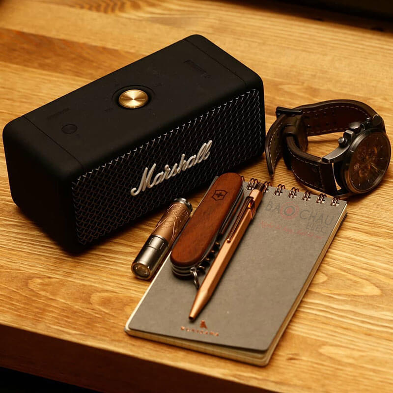 Loa Marshall Emberton