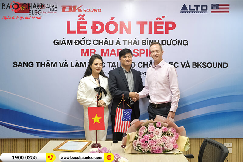 Giám Đốc Alto Professional khu vực Châu Á Thái Bình Dương Mr. Mark Spies sang thăm và làm việc tại Bảo Châu Elec