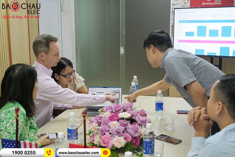 Giám Đốc Alto Professional khu vực Châu Á Thái Bình Dương Mr. Mark Spies sang thăm và làm việc tại Bảo Châu Elec