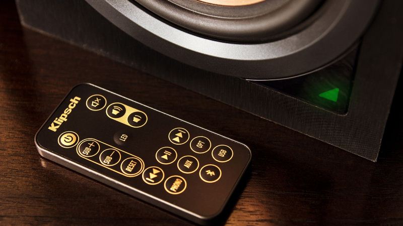 Loa Klipsch R-15PM với điều khiển từ xa tiện dụng Loa Klipsch R-15PM với điều khiển từ xa tiện dụng