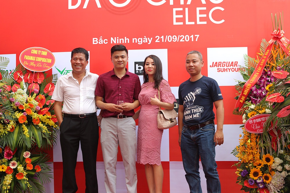 i tác chụp hình lưu niệm cùng Bảo Châu Audio tại Showroom Bắc Ninh - 04
