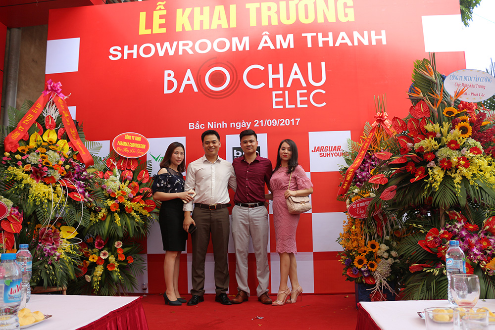 i tác chụp hình lưu niệm cùng Bảo Châu Audio tại Showroom Bắc Ninh - 07